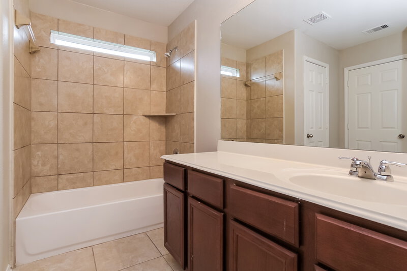 2,560/Mo, 17811 Prescott Green Cir Humble, TX 77396 Master Bathroom View