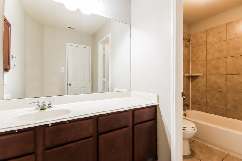 2,290/Mo, 10454 Fire Sage Dr Humble, TX 77396 Bathroom View