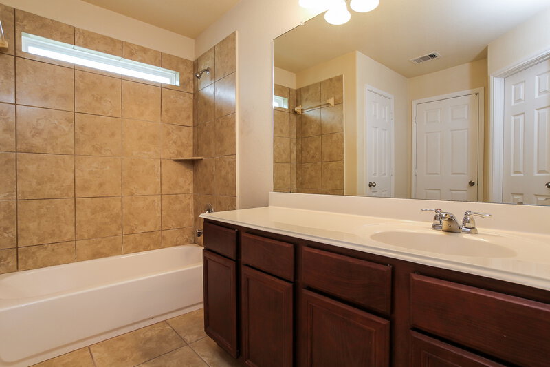 2,150/Mo, 10462 Fire Sage Dr Humble, TX 77396 Master Bathroom View