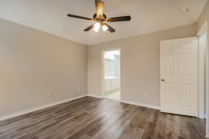 1,595/Mo, 13208 Lake Breeze Ln Willis, TX 77318 Main Bedroom View