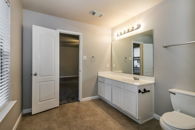 2,320/Mo, 6403 Misty Brook Bend Ct Spring, TX 77379 Main Bathroom View 2