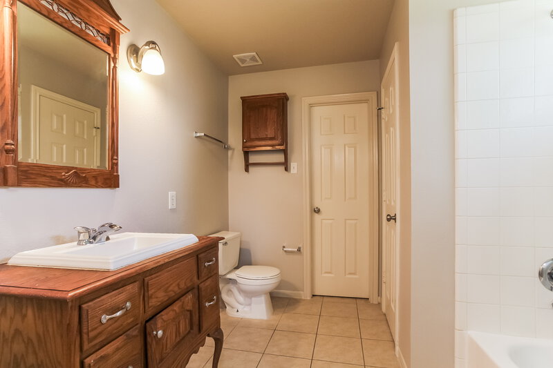 1,855/Mo, 19618 Winston Hill Dr Cypress, TX 77433 Main Bathroom View