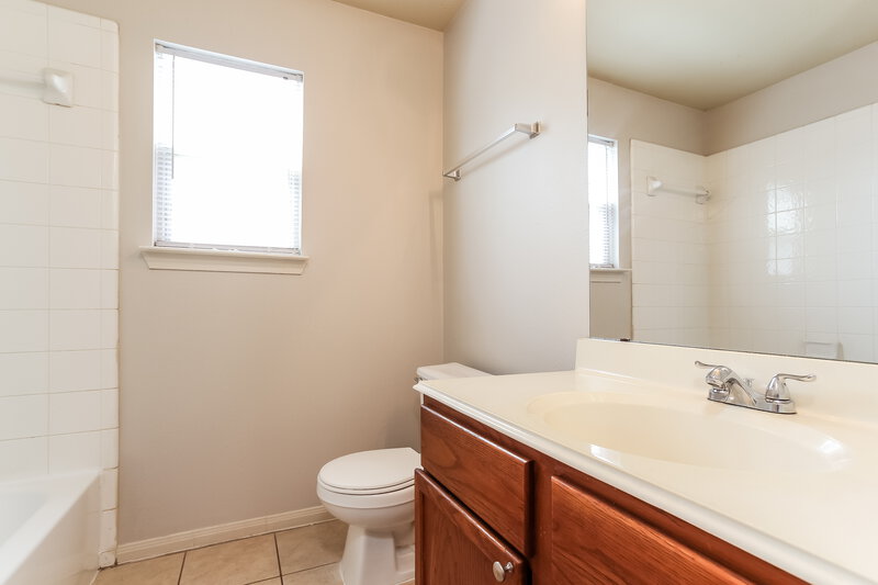 1,855/Mo, 19618 Winston Hill Dr Cypress, TX 77433 Bathroom View