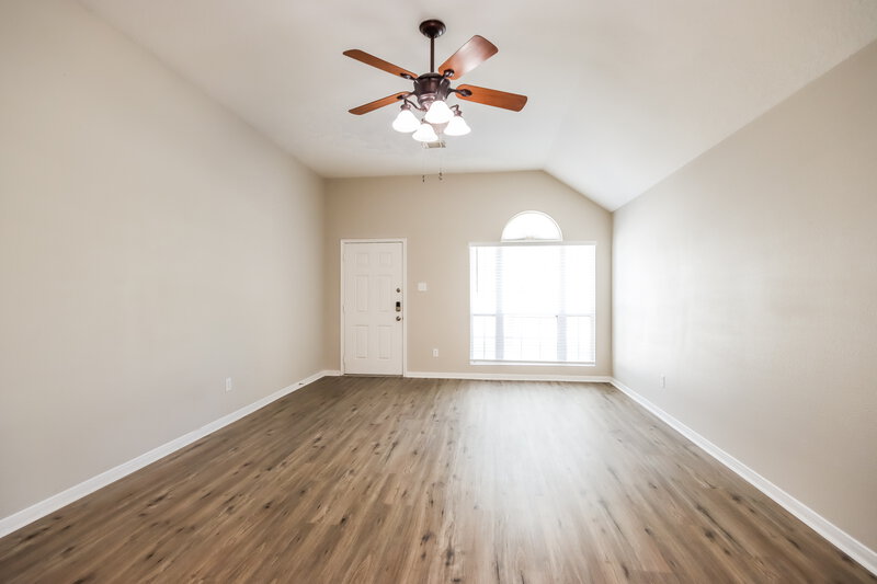 2,085/Mo, 17910 Juniper Green Trl Humble, TX 77346 Living Room View 2
