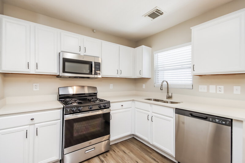 2,085/Mo, 17910 Juniper Green Trl Humble, TX 77346 Kitchen View 2