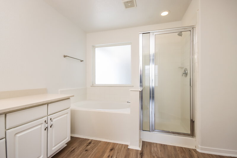 2,085/Mo, 17910 Juniper Green Trl Humble, TX 77346 Main Bathroom View
