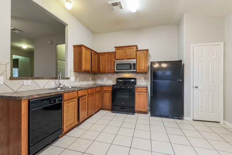 1,950/Mo, 15538 Anton Dr Cypress, TX 77429 Kitchen View