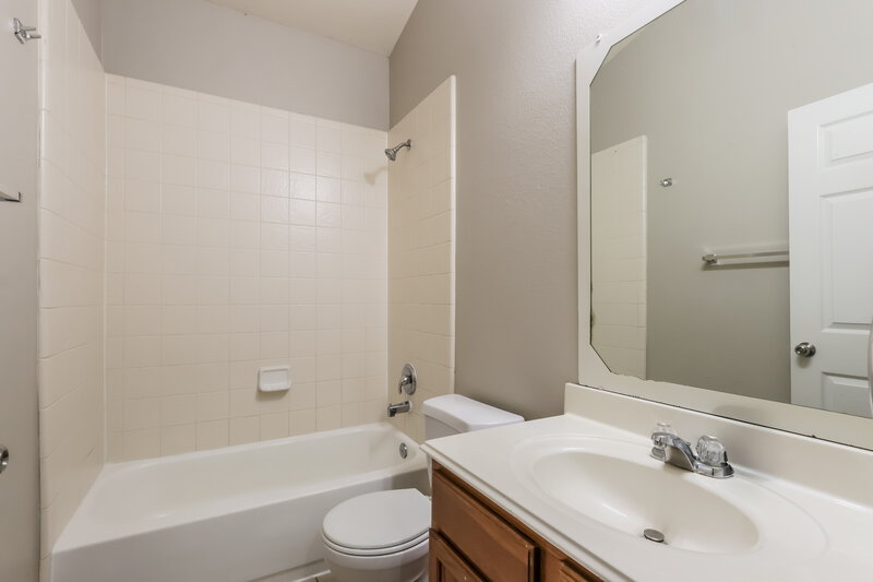 1,950/Mo, 15538 Anton Dr Cypress, TX 77429 Bathroom View