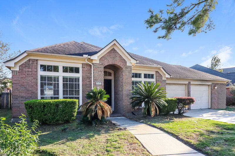 1,940/Mo, 2531 Bisbane Dr Houston, TX 77014 Front View