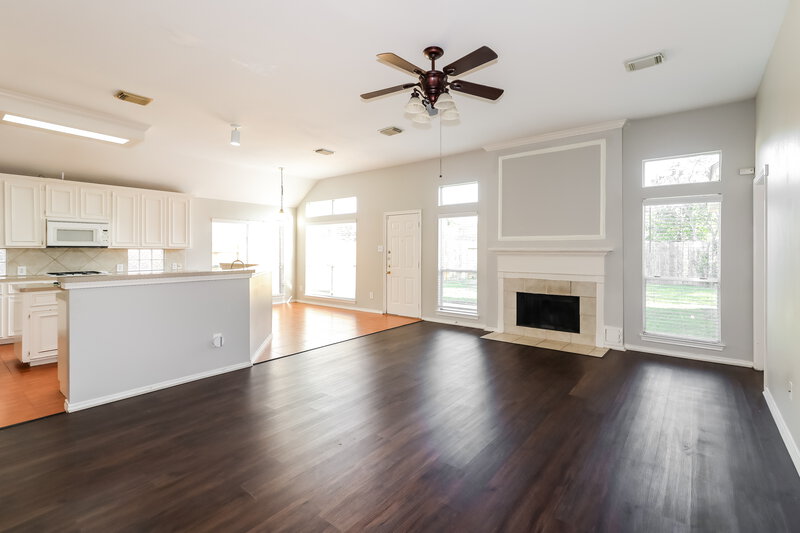 1,940/Mo, 2531 Bisbane Dr Houston, TX 77014 Living Room View