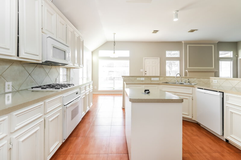 1,940/Mo, 2531 Bisbane Dr Houston, TX 77014 Kitchen View
