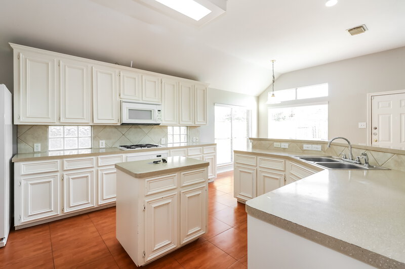 1,940/Mo, 2531 Bisbane Dr Houston, TX 77014 Kitchen View 2