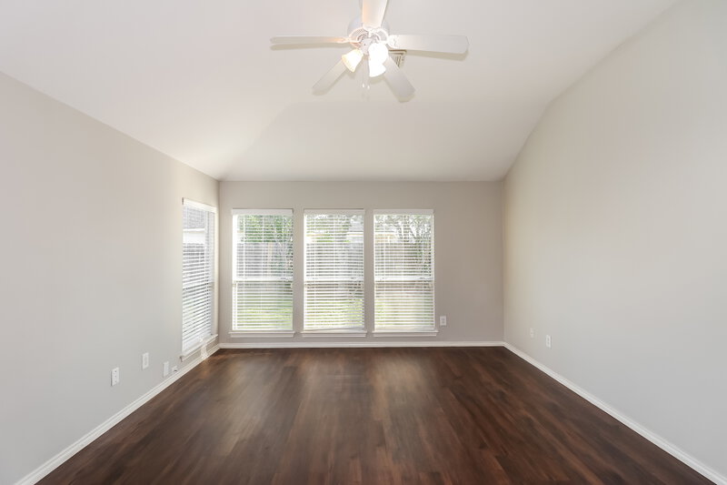 1,940/Mo, 2531 Bisbane Dr Houston, TX 77014 Main Bedroom View