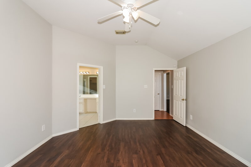 1,940/Mo, 2531 Bisbane Dr Houston, TX 77014 Main Bedroom View 2