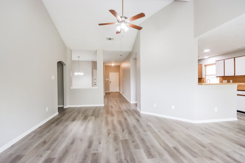 0/Mo, 3910 Oaktrace Dr Humble, TX 77396 Living Room View 2