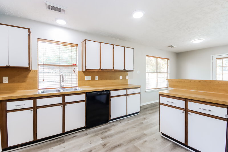 0/Mo, 3910 Oaktrace Dr Humble, TX 77396 Kitchen View 2