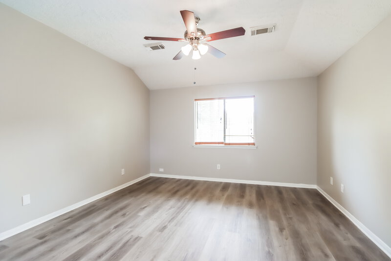0/Mo, 3910 Oaktrace Dr Humble, TX 77396 Main Bedroom View 2