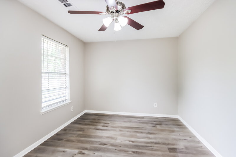 0/Mo, 3910 Oaktrace Dr Humble, TX 77396 Bedroom View 2