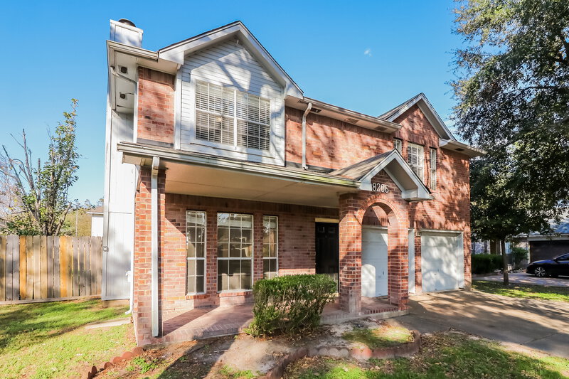 1,925/Mo, 8206 Holmwood Dr Houston, TX 77040 Front View