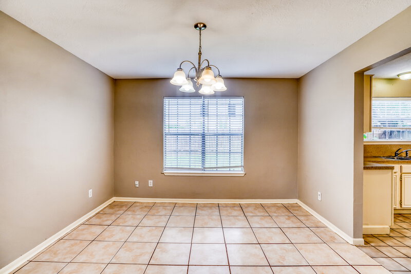 1,930/Mo, 8206 Holmwood Dr Houston, TX 77040 Dining Room View