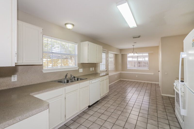 1,925/Mo, 8206 Holmwood Dr Houston, TX 77040 Kitchen View