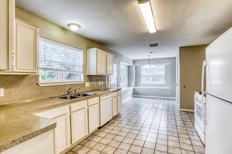 1,930/Mo, 8206 Holmwood Dr Houston, TX 77040 Kitchen View