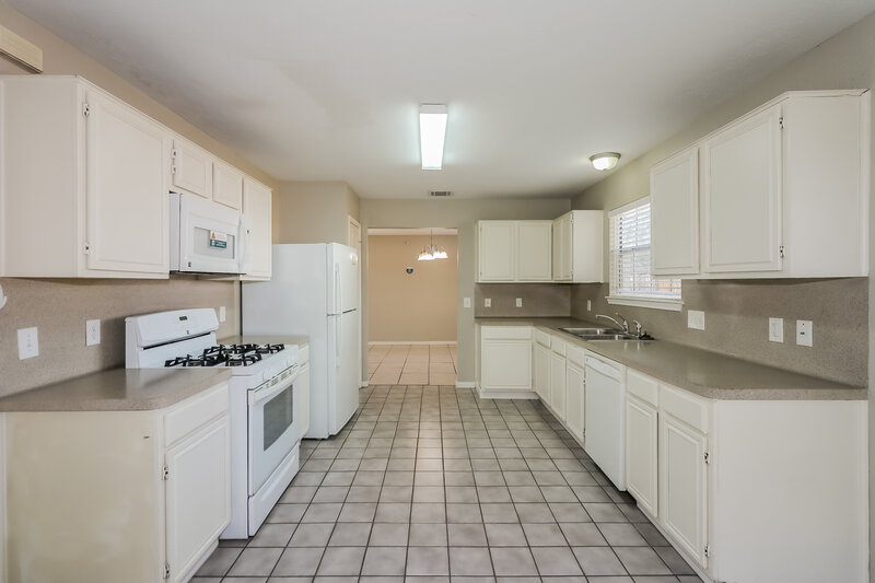 1,925/Mo, 8206 Holmwood Dr Houston, TX 77040 Kitchen View 2