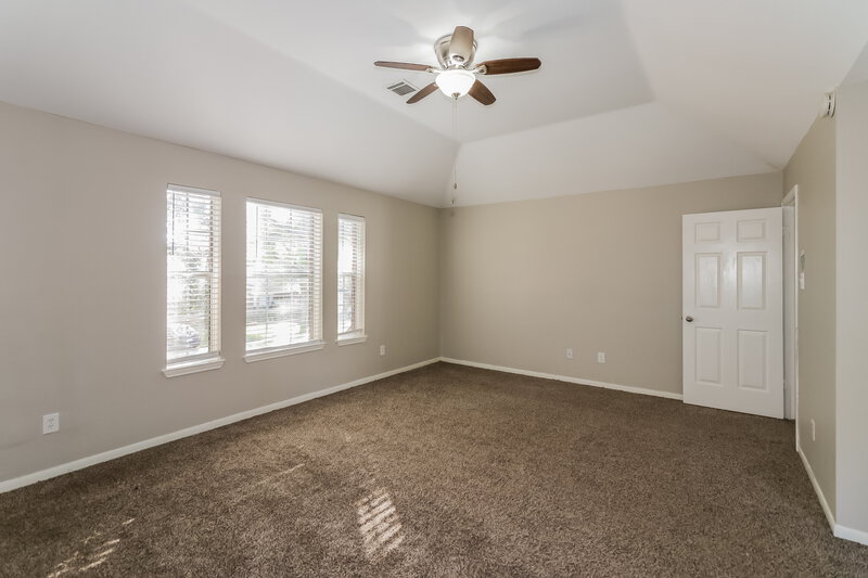 1,925/Mo, 8206 Holmwood Dr Houston, TX 77040 Main Bedroom View