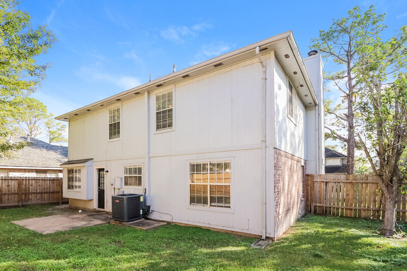1,925/Mo, 8206 Holmwood Dr Houston, TX 77040 Rear View