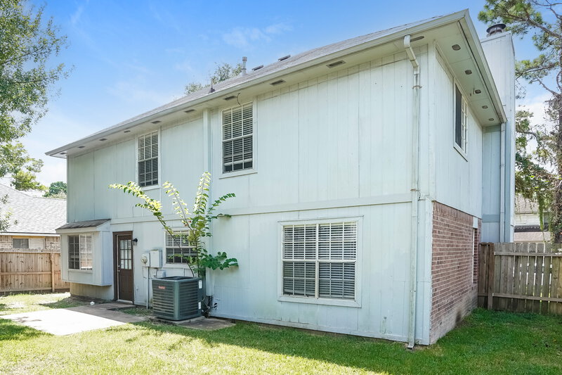 1,930/Mo, 8206 Holmwood Dr Houston, TX 77040 Rear View