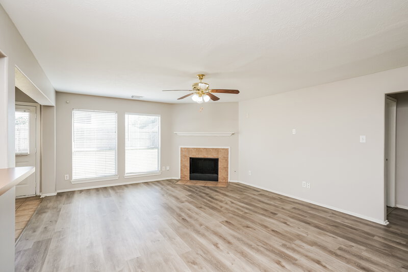 2,115/Mo, 12910 Hunters Field Ln Houston, TX 77044 Living Room View