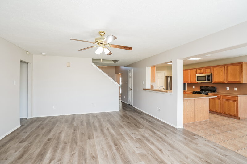 2,115/Mo, 12910 Hunters Field Ln Houston, TX 77044 Living Room View 2