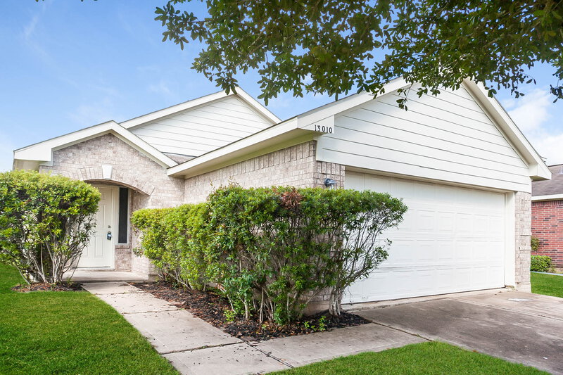 2,015/Mo, 13010 Kingston Point Ln Houston, TX 77047 External View