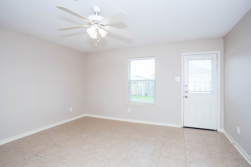 2,015/Mo, 13010 Kingston Point Ln Houston, TX 77047 Dining Room View