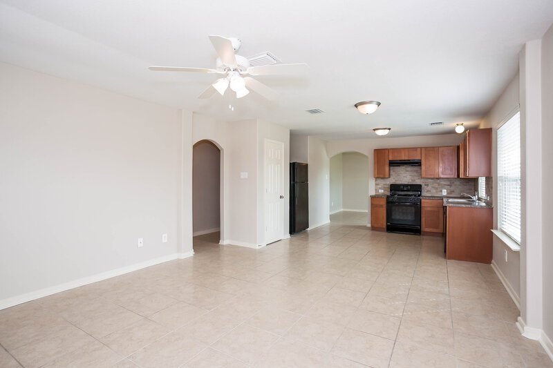 2,015/Mo, 13010 Kingston Point Ln Houston, TX 77047 Family Room View