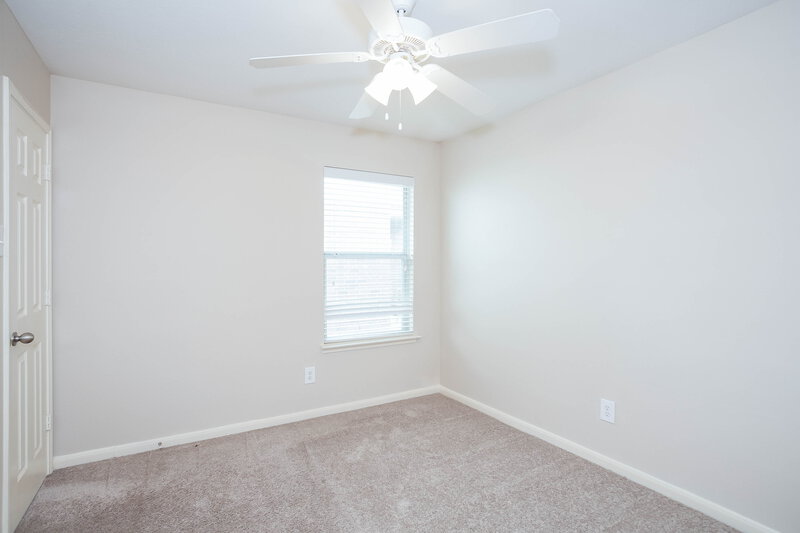 2,015/Mo, 13010 Kingston Point Ln Houston, TX 77047 Bedroom View 2