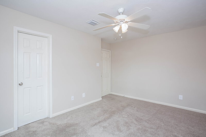 2,015/Mo, 13010 Kingston Point Ln Houston, TX 77047 Bedroom View 6