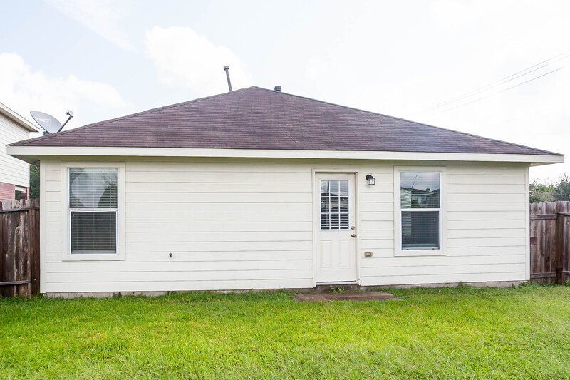 2,015/Mo, 13010 Kingston Point Ln Houston, TX 77047 Rear View