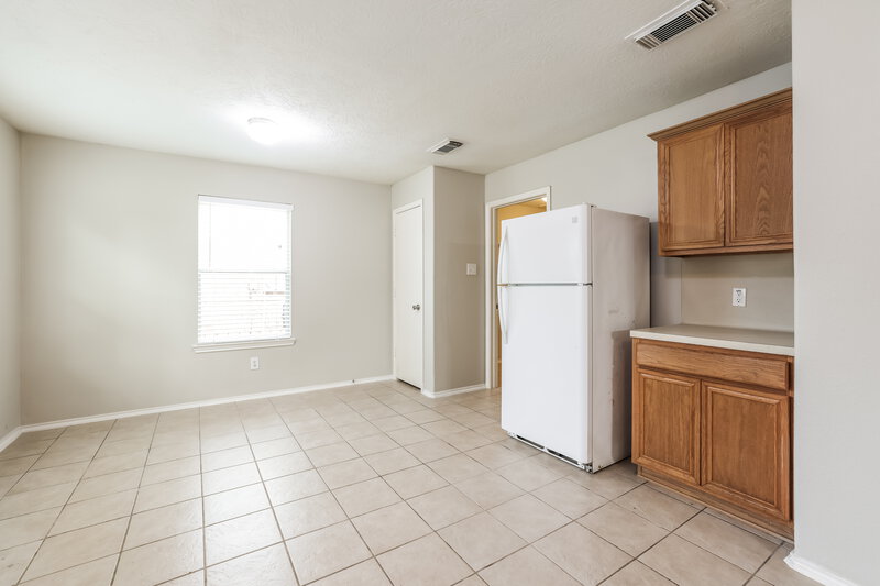 2,210/Mo, 13146 Cutler Ridge Ln Houston, TX 77044 Kitchen View