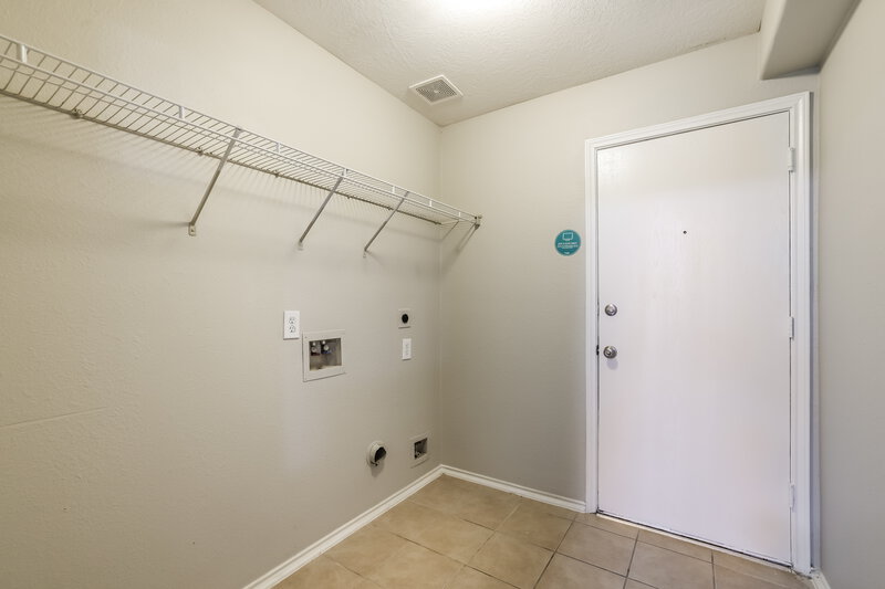 2,210/Mo, 13146 Cutler Ridge Ln Houston, TX 77044 Laundry Room View