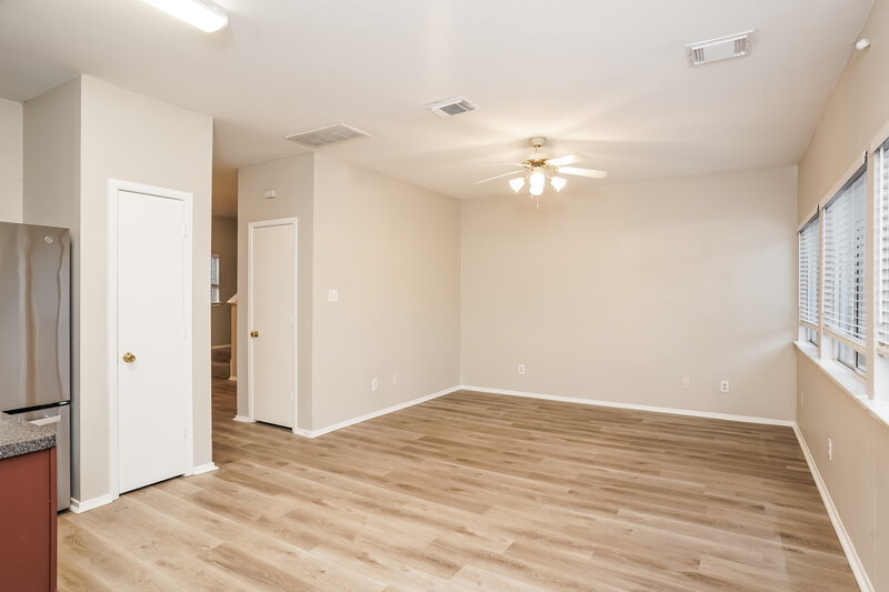 1,765/Mo, 20627 Sycamore Crest Ln Katy, TX 77449 Living Room View 2