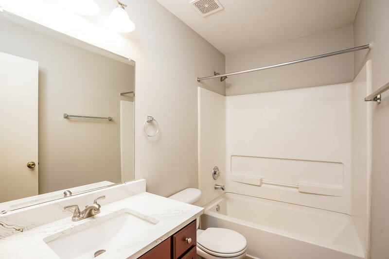 1,765/Mo, 20627 Sycamore Crest Ln Katy, TX 77449 Main Bathroom View