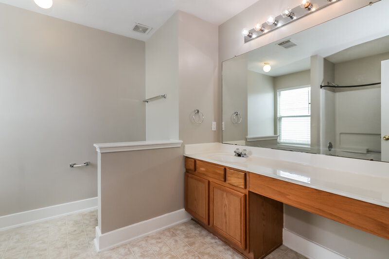 1,810/Mo, 19806 Falcon Hill Ct Cypress, TX 77433 Main Bathroom View