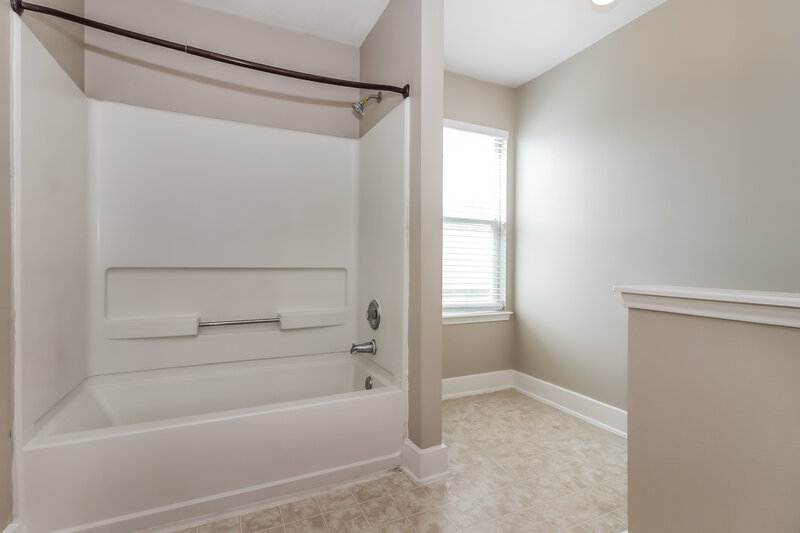 1,810/Mo, 19806 Falcon Hill Ct Cypress, TX 77433 Main Bathroom View 2