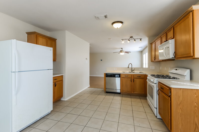 2,135/Mo, 12243 Noco Dr Tomball, TX 77375 Kitchen View