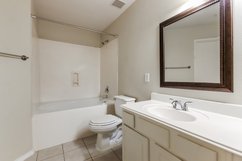 2,135/Mo, 12243 Noco Dr Tomball, TX 77375 Main Bathroom View