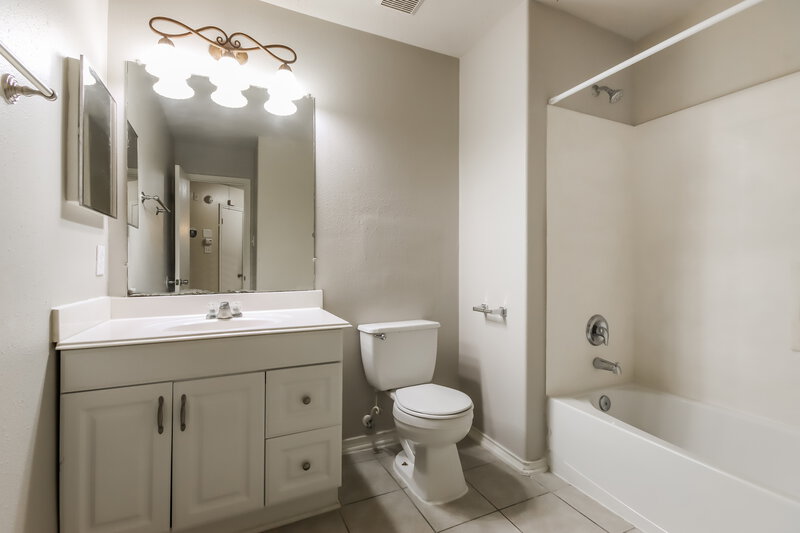 2,135/Mo, 12243 Noco Dr Tomball, TX 77375 Bathroom View