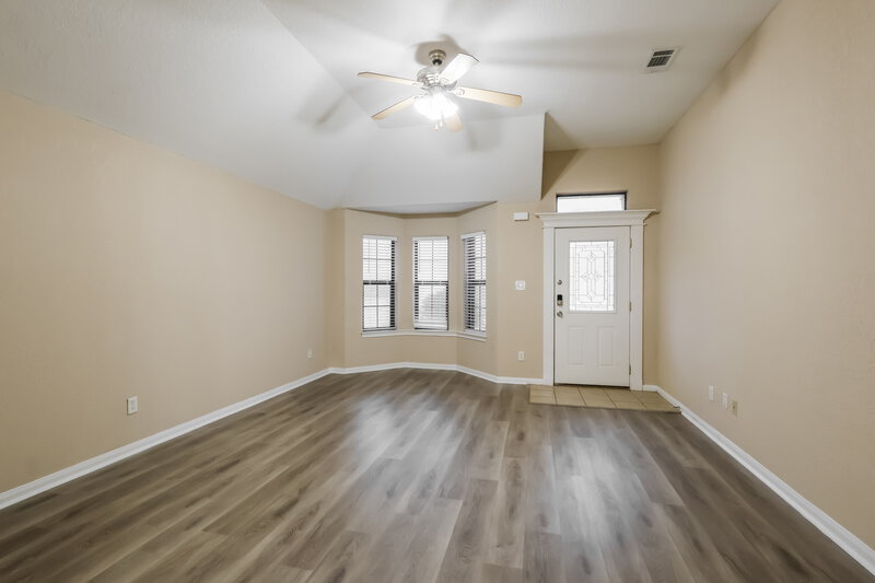 1,450/Mo, 131 Golfview Dr Montgomery, TX 77356 Living Room View