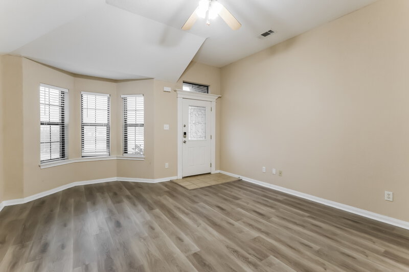 1,450/Mo, 131 Golfview Dr Montgomery, TX 77356 Living Room View 2