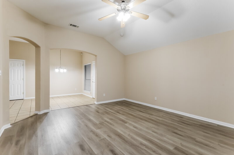 1,450/Mo, 131 Golfview Dr Montgomery, TX 77356 Living Room View 3